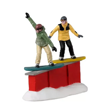 Lemax kerstdorp figuur 'Snowboard sliders'