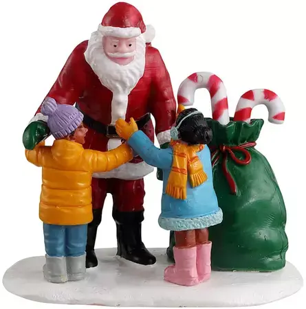 Lemax santa gets a hug kerstdorp figuur